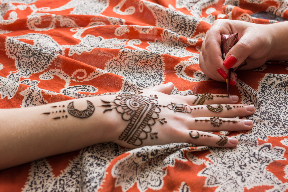 henna tattoo design on hand